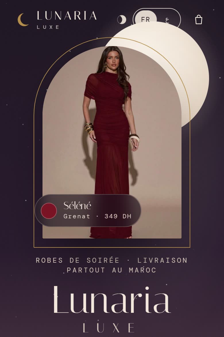 Le site Lunaria Luxe sur téléphone : une robe grenat dans une arche, sous la lune